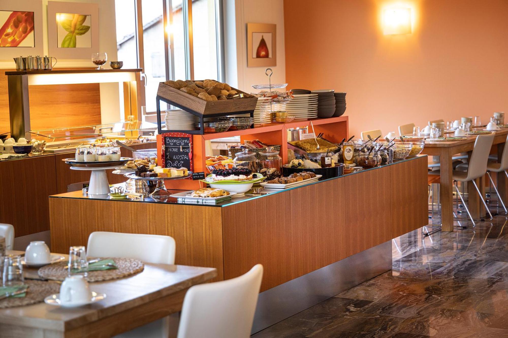 Hotel Meridiana Malcesine Bagian luar foto
